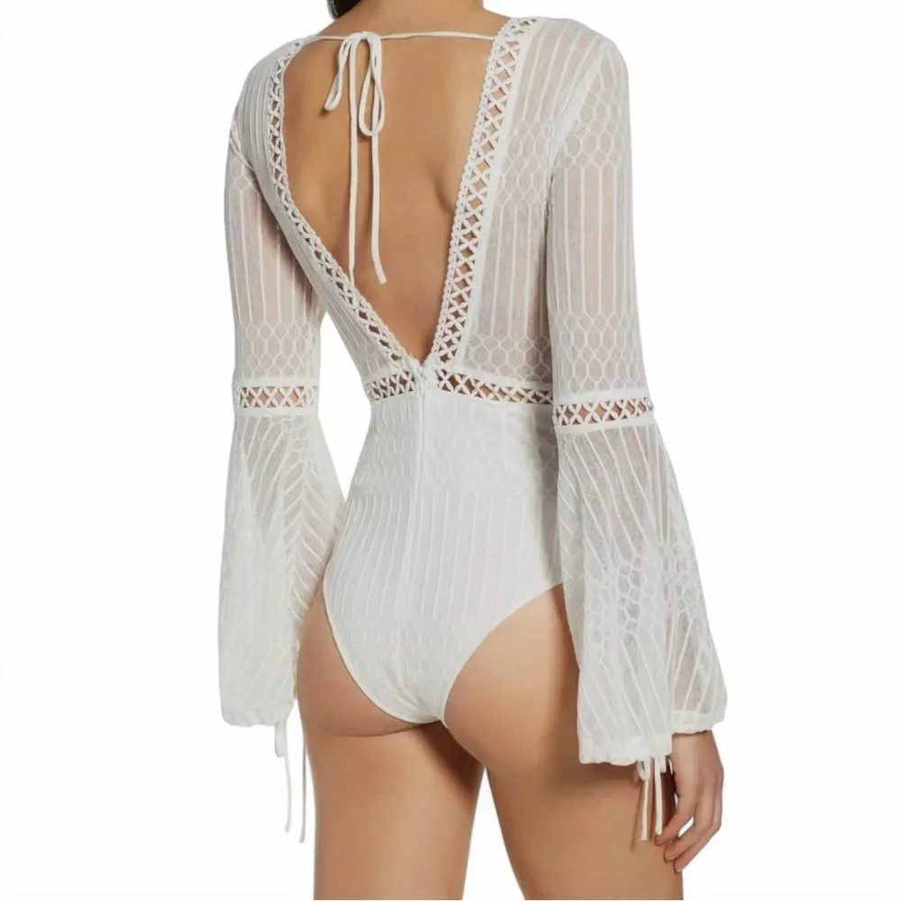 Tiger Mist Alaska White Crochet Lace Bell Sleeve Bodysuit – NWT Size M